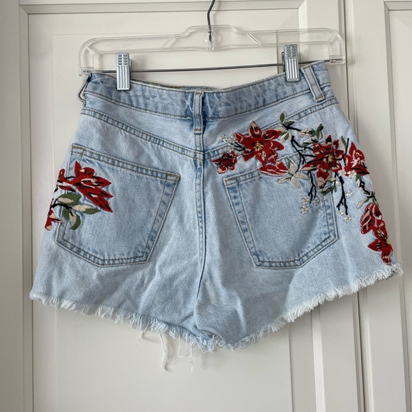 Topshop denim shorts with flower embroidery - Picture 2 of 2